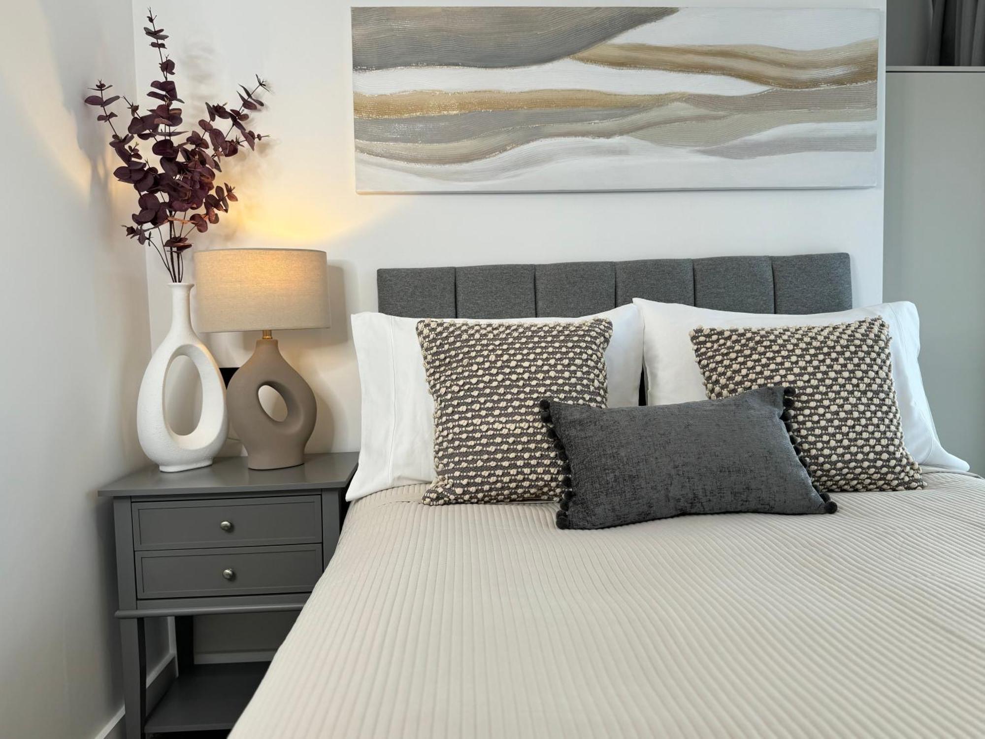 Modern One-Bedroom Apartment Swindon Exteriör bild