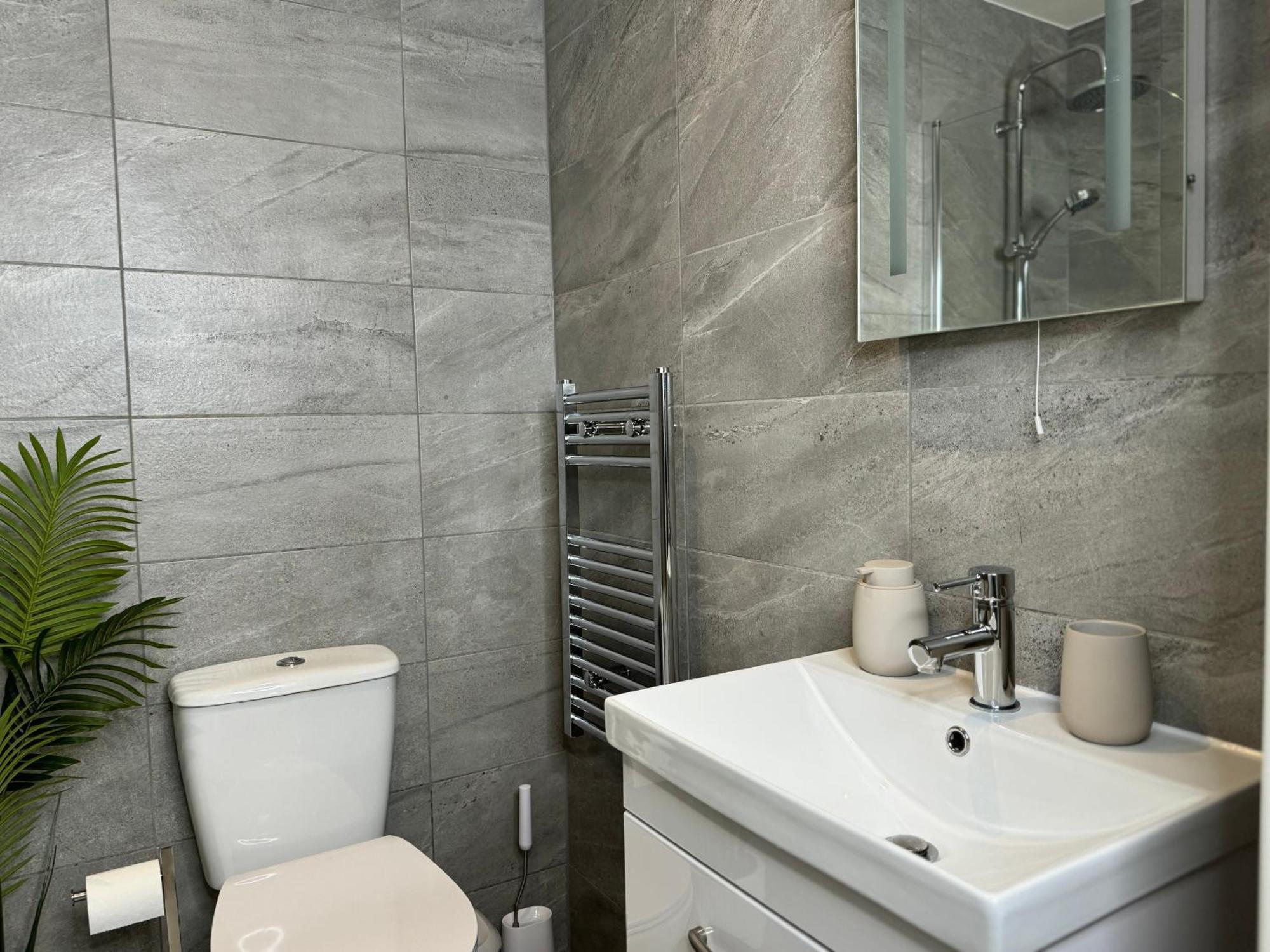 Modern One-Bedroom Apartment Swindon Exteriör bild