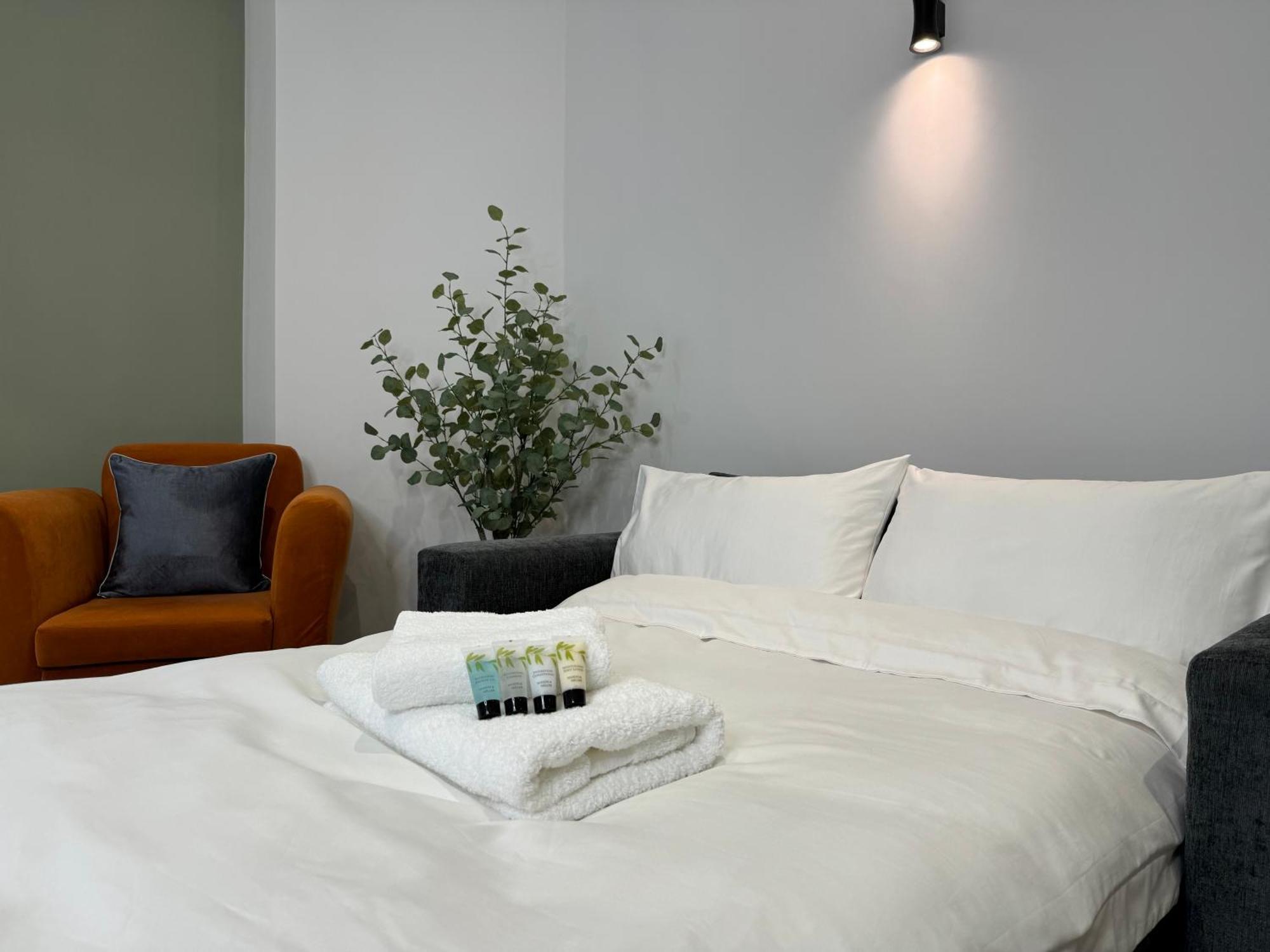 Modern One-Bedroom Apartment Swindon Exteriör bild